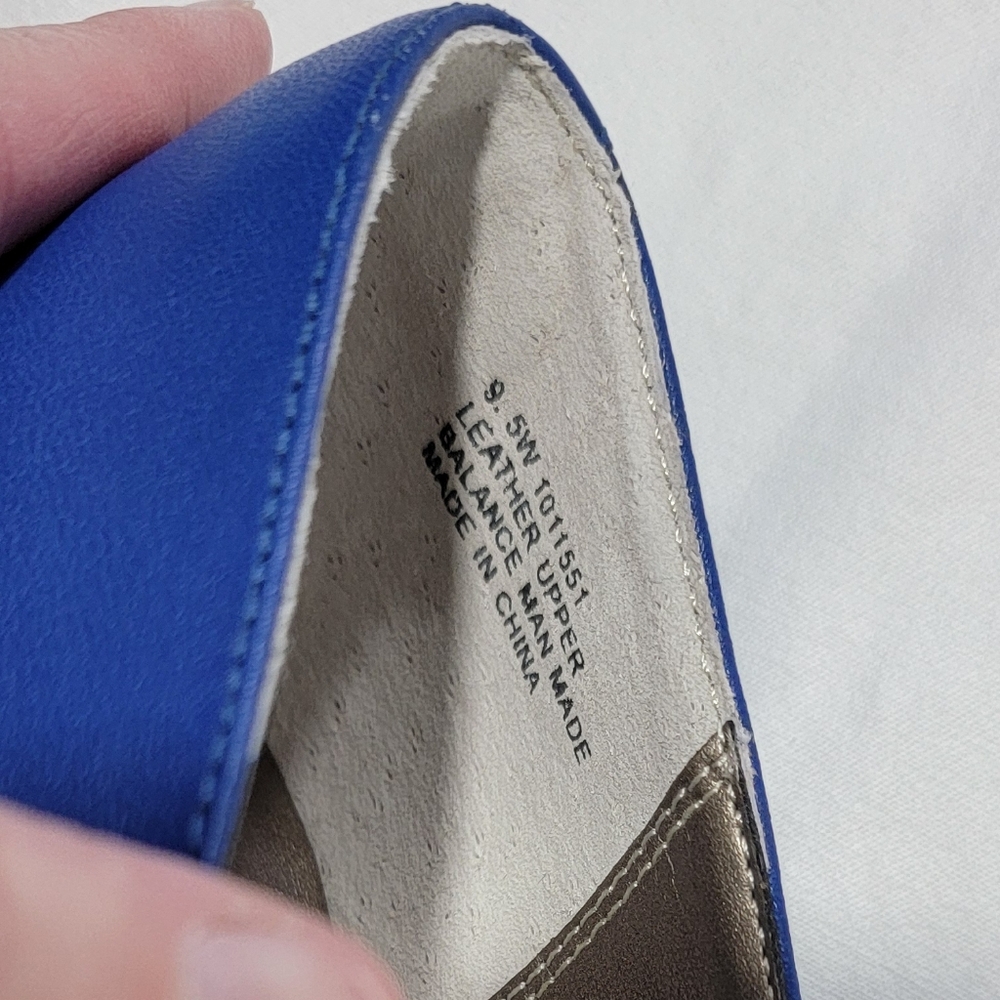 Array Blue Heels Minimalist Design - Picture 6 of 6
